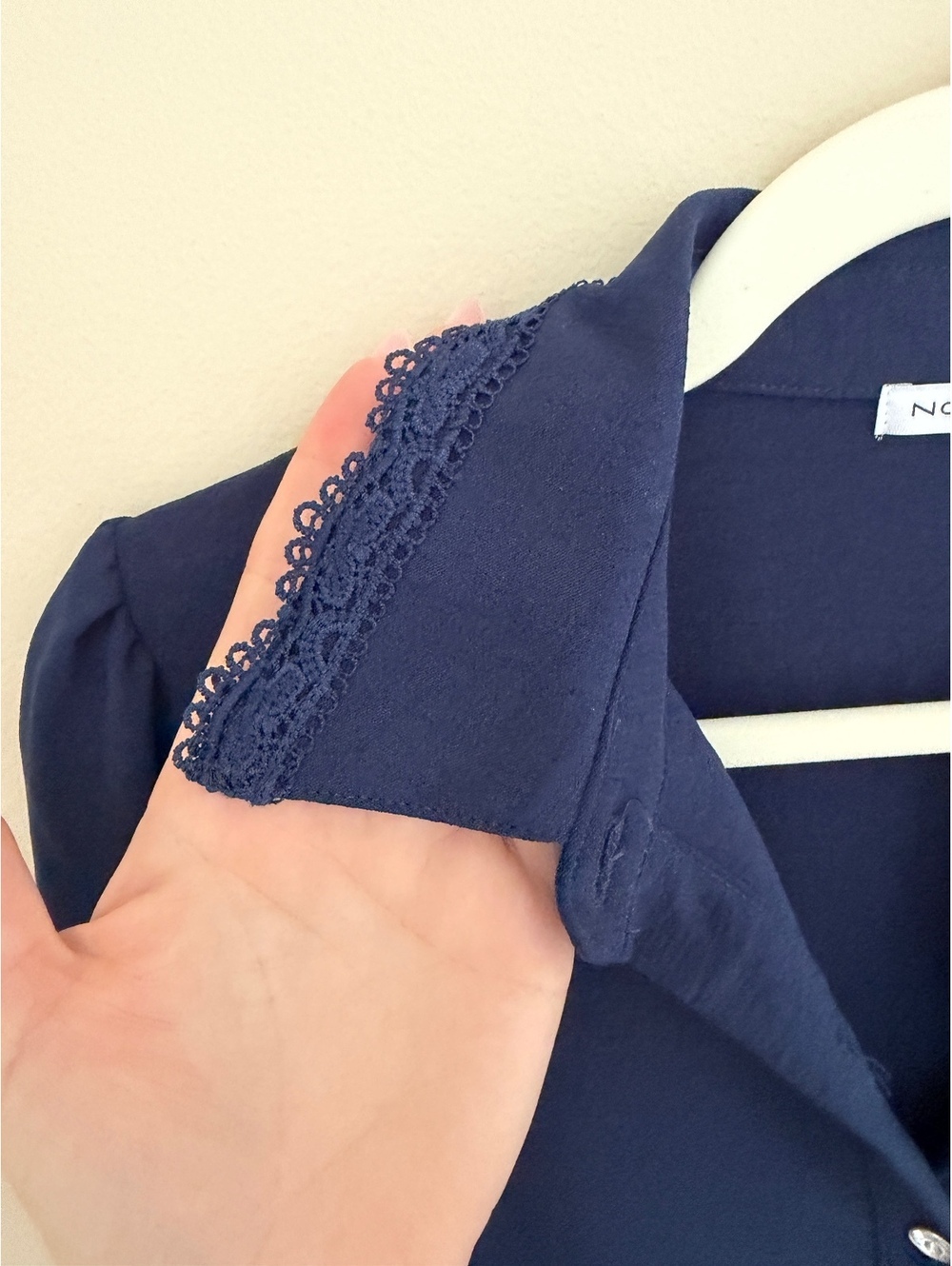 S navy lace button down, Notations - Picture 4 of 6